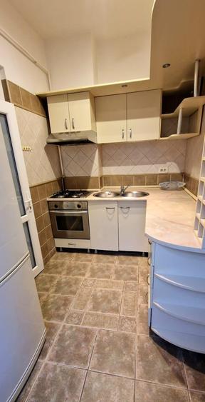 Apartament cu 3 camere decomandat, mobilat în Armeneasca