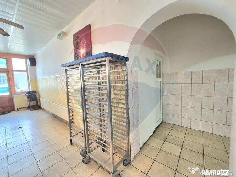Spațiu comercial, de 147 mp, în Bujac