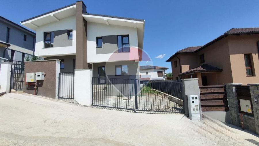 Casă cu 7 camere cu Teren 250 Mp în Florești