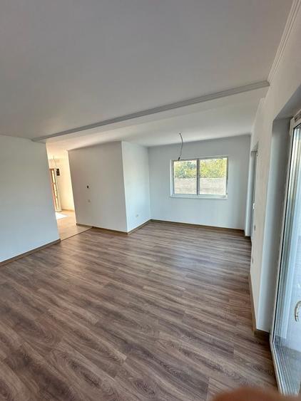 Duplex cu 4 camere cu Canalizare în Săcălaz