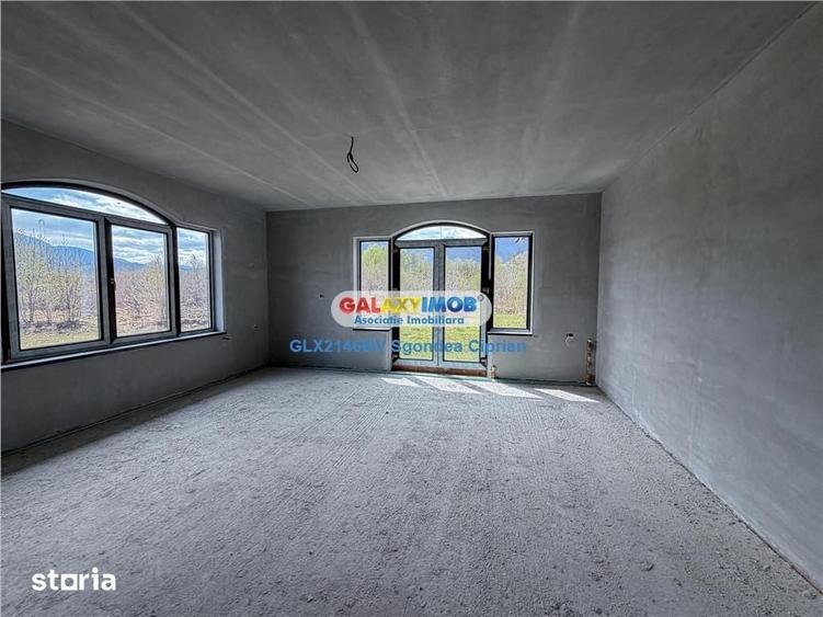 Casă cu 6 camere cu Teren 1077 Mp în Central