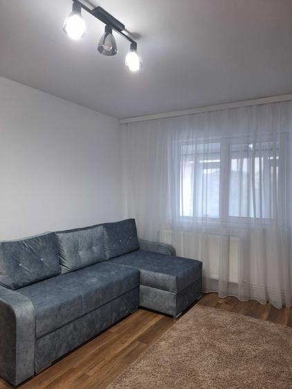 Apartament cu 3 camere decomandat în Aleea Trandafirilor