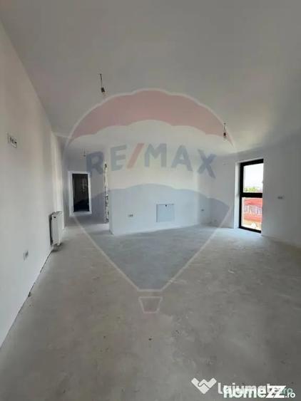 Spațiu comercial, de 960 mp, în Ipotești