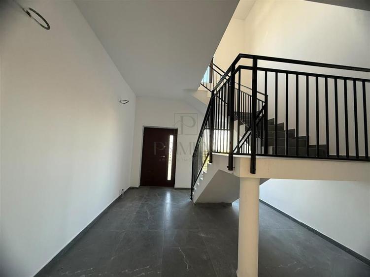 Duplex cu 5 camere cu Canalizare în Moșnița Nouă