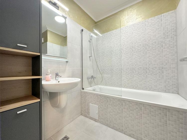 Apartament cu 3 camere decomandat, mobilat în Lipovei