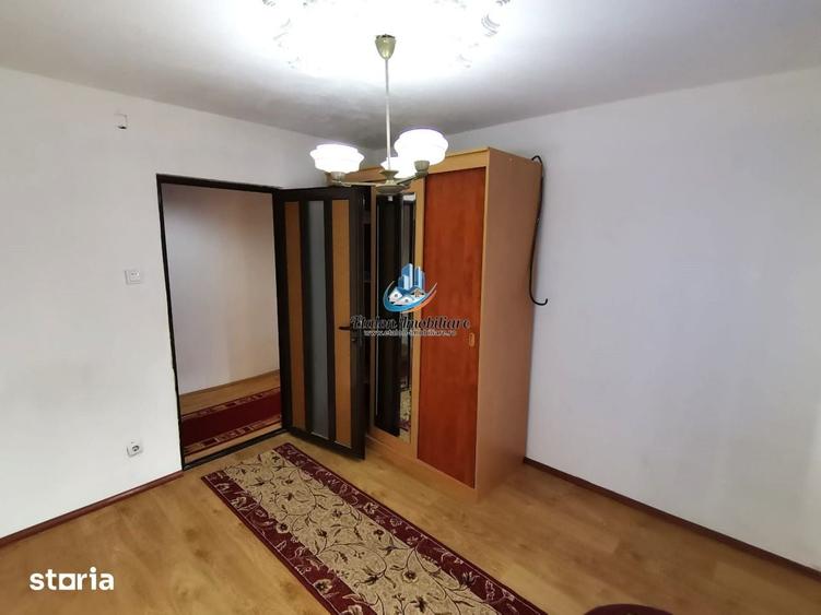 Apartament cu 3 camere decomandat în Vest