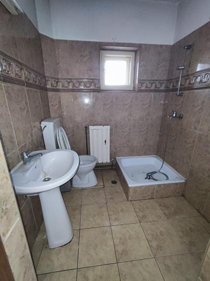 Casă individuală cu 4 camere cu Canalizare în Dâmbovița