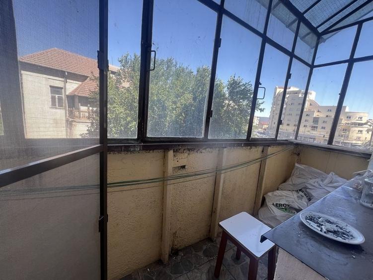 Apartament cu 2 camere semidecomandat în Intim