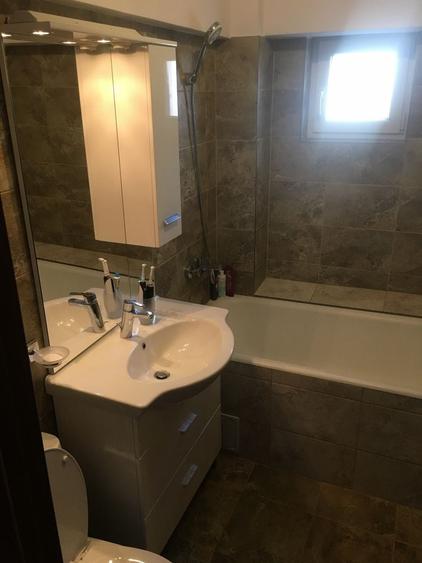 Apartament cu 4 camere decomandat în Soarelui