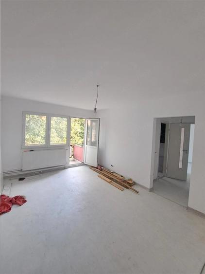 Apartament cu 2 camere semidecomandat în Tipografilor