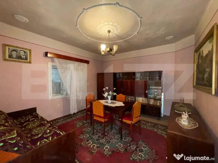 Casa de vanzare, cu 2 camere, 120 mp + teren de 1207 mp, zon - 5