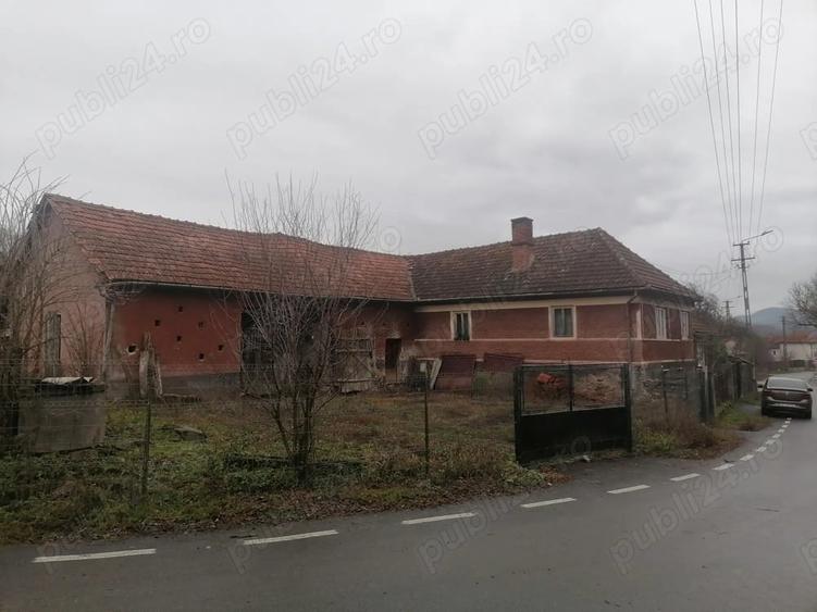 Casă cu Teren 2000 Mp în Central