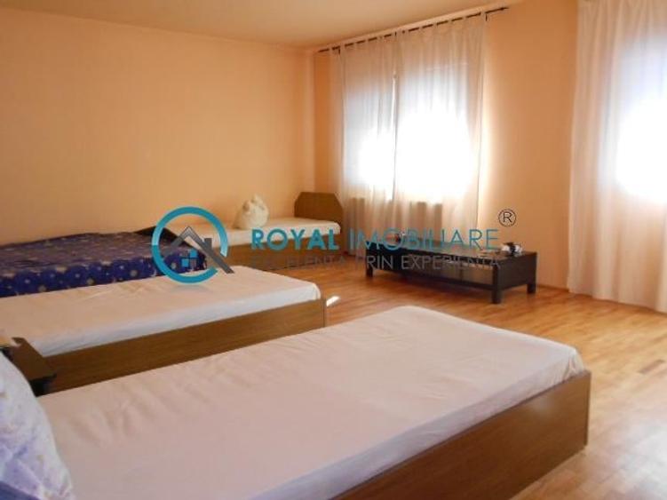 Casă individuală cu 9 camere cu Canalizare în Poștei - Bucov