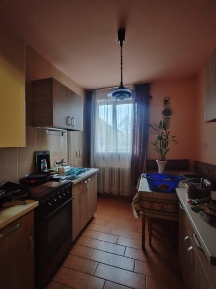 Apartament cu 4 camere decomandat, mobilat în Săsar