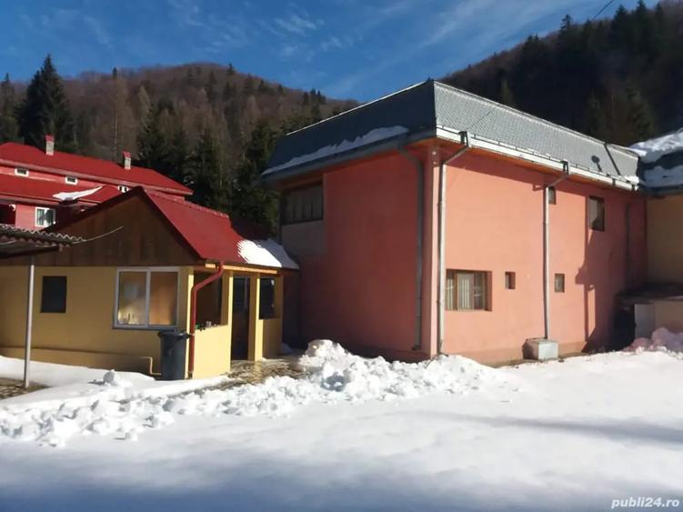 Casă cu 5 camere cu Teren 550 Mp în Lepșa