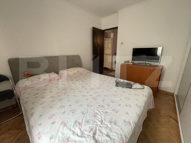 Apartament cu 3 camere decomandat, mobilat în Sud