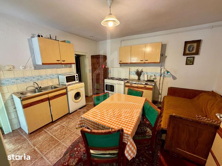 Casă cu 5 camere cu Teren 2300 Mp în Central