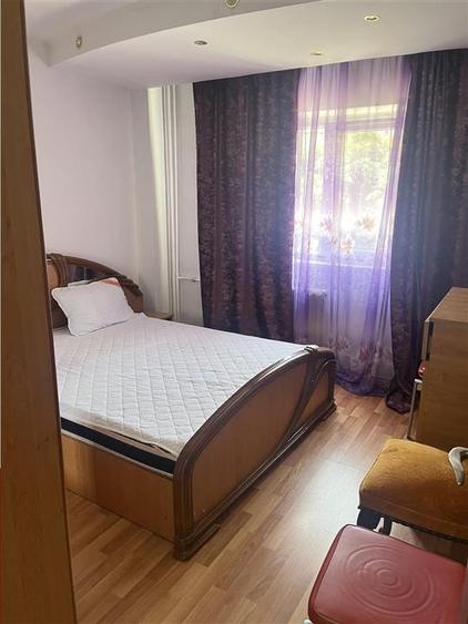 Apartament cu 2 camere semidecomandat, mobilat în Tei