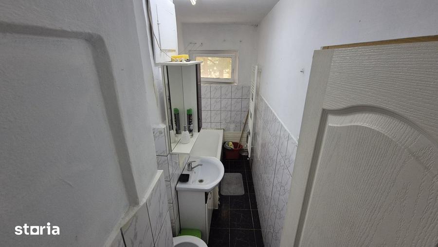 Apartament cu 3 camere semidecomandat în Șagului