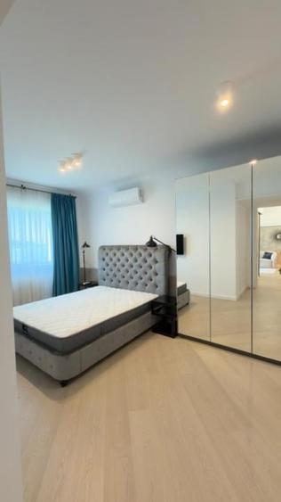 vanzare apartament 3 camere Cortina North parcare  si boxe - 9