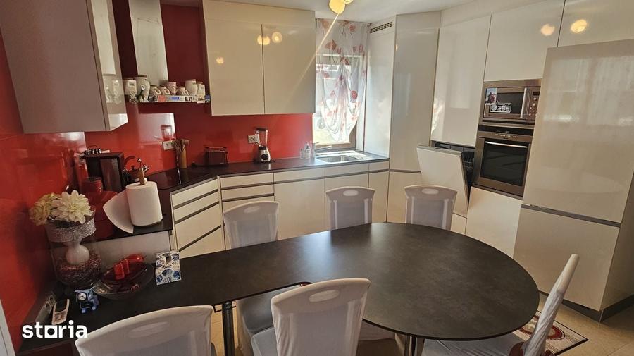 Apartament cu 3 camere semidecomandat în Nord