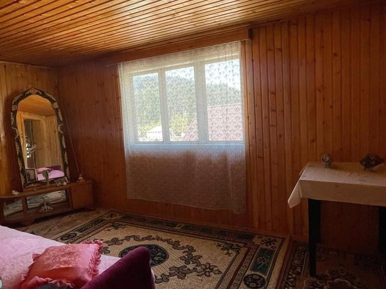 Casă individuală cu 5 camere cu Teren 1045 Mp în Central
