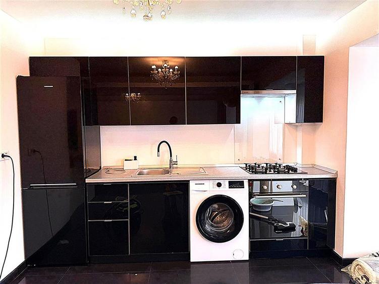 Apartament cu 3 camere decomandat, mobilat în Central