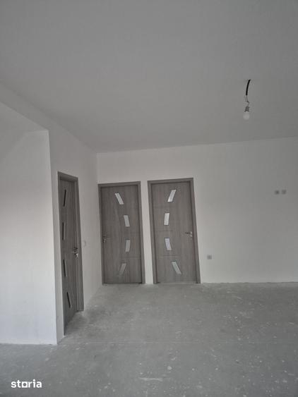 Casă cu 6 camere cu Teren 222 Mp în Lumina
