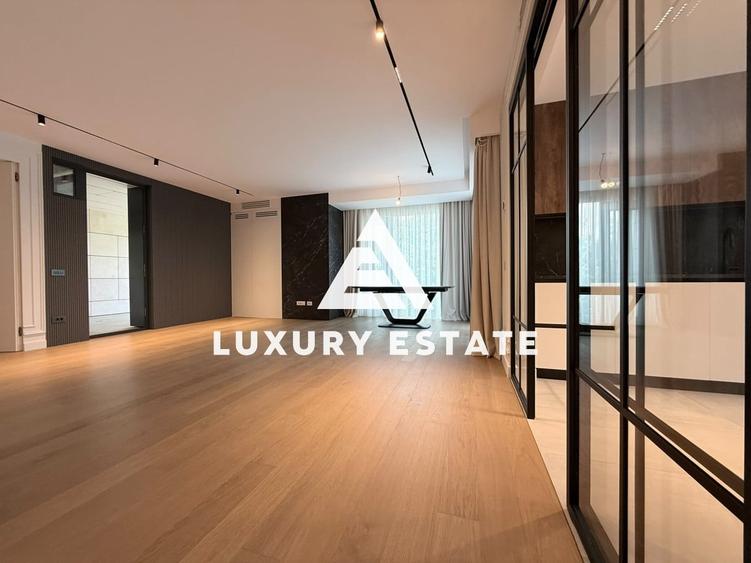 Apartament cu 4 camere semidecomandat în Aviatorilor