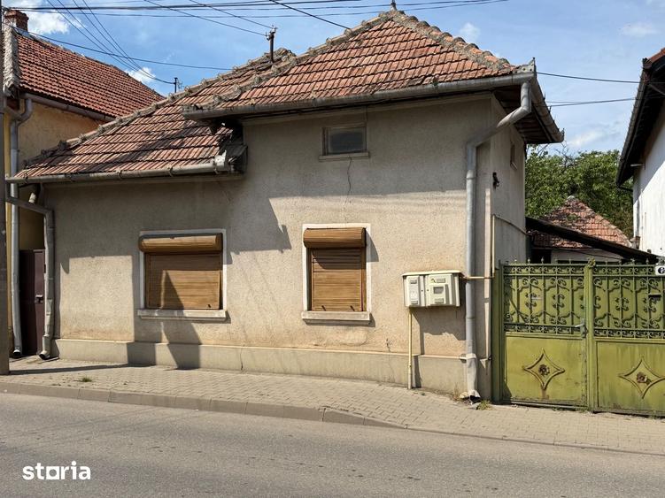 Casă cu 3 camere cu Teren 360 Mp în Lipoveni