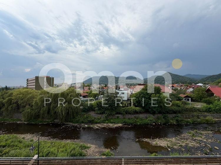 Apartament cu 2 camere semidecomandat, mobilat în Ultracentral