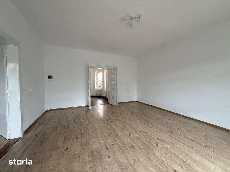 Casă cu 4 camere cu Teren 430 Mp în Cetate