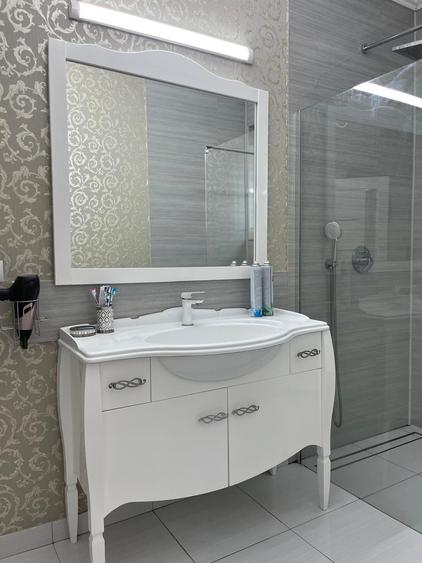 Casă individuală cu 7 camere cu Canalizare în Oncea