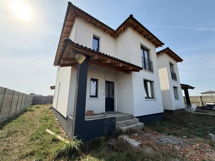 Casă individuală cu 4 camere cu Canalizare în Moșnița Nouă