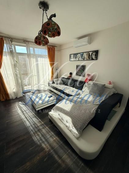 Apartament cu 3 camere semidecomandat în Florești