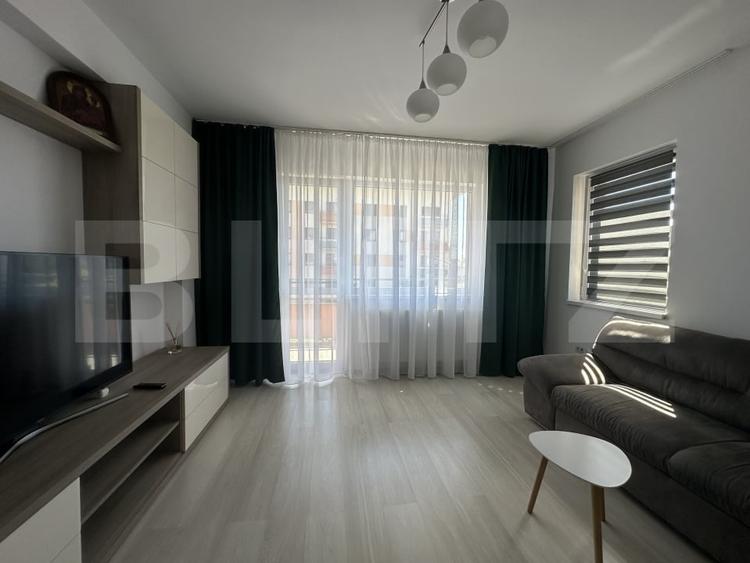 Apartament cu 3 camere decomandat, mobilat în Tractorul