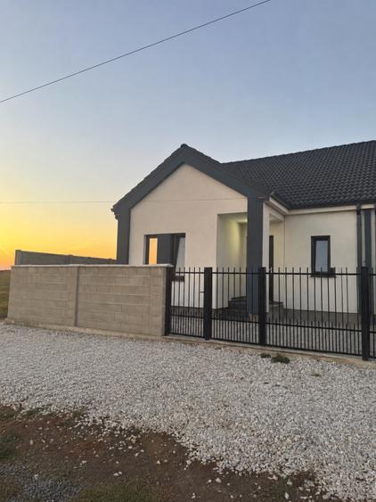 Duplex cu 3 camere cu Teren 335 Mp în Săcălaz