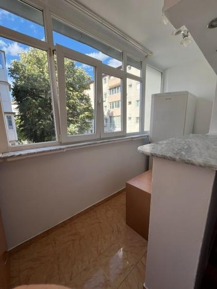 Apartament cu 2 camere semidecomandat, mobilat în Girocului