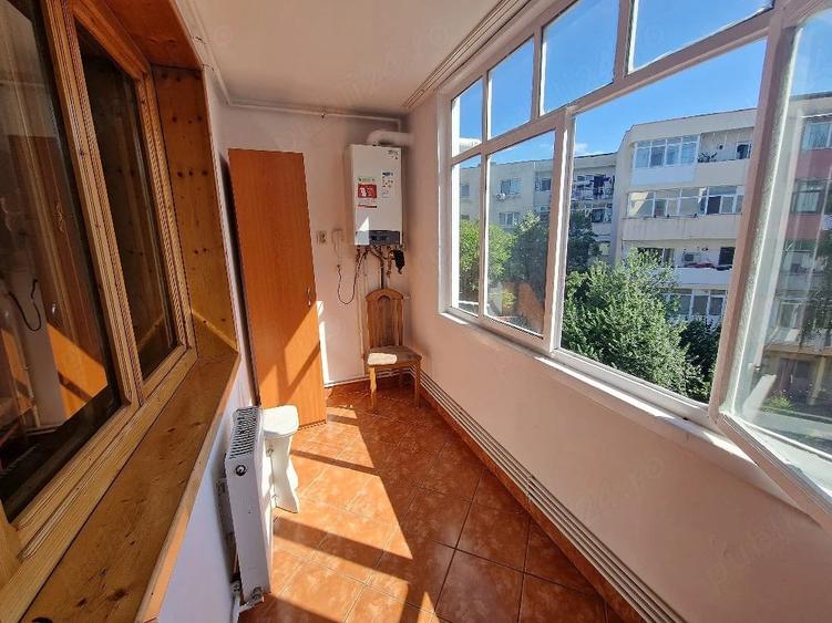 Apartament cu 3 camere decomandat în Exterior Vest