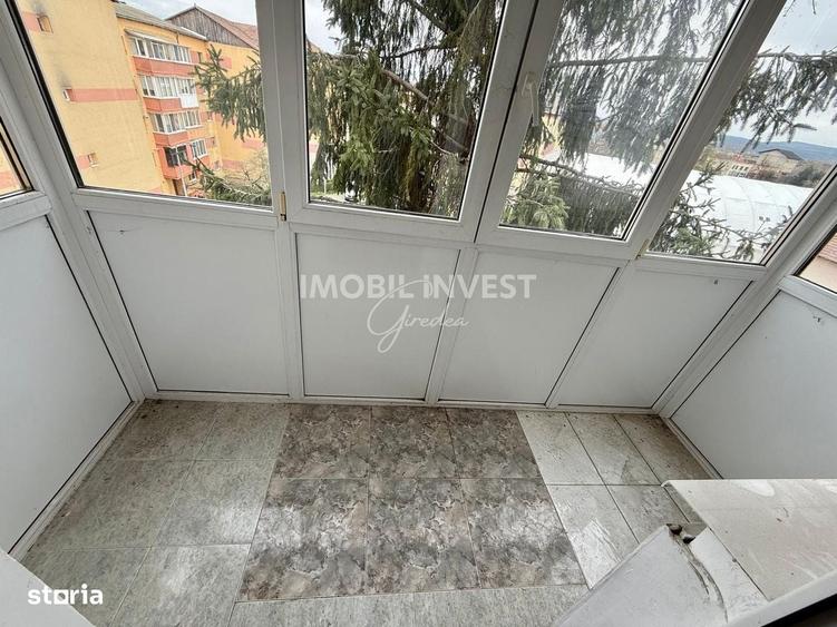 Apartament cu 3 camere decomandat în Cetate