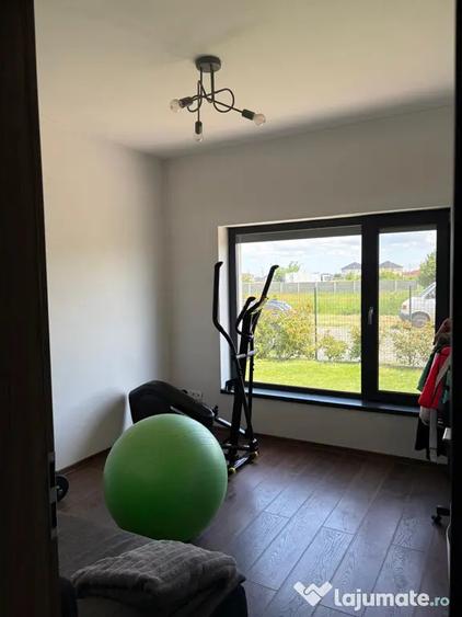 Casă cu 5 camere cu Teren 600 Mp în Moșnița Nouă