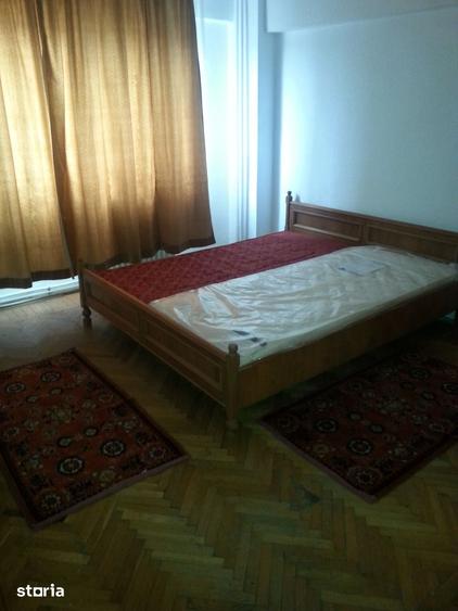 Apartament cu 4 camere decomandat în Central