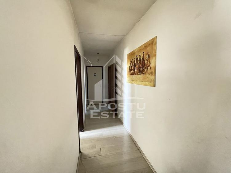 Apartament cu 4 camere decomandat în Torontalului