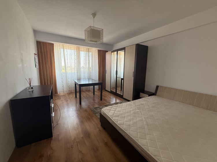 Penthouse cu 4 camere decomandat în Berceni