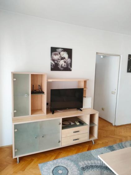 Apartament cu 3 camere semidecomandat în Națiunile Unite