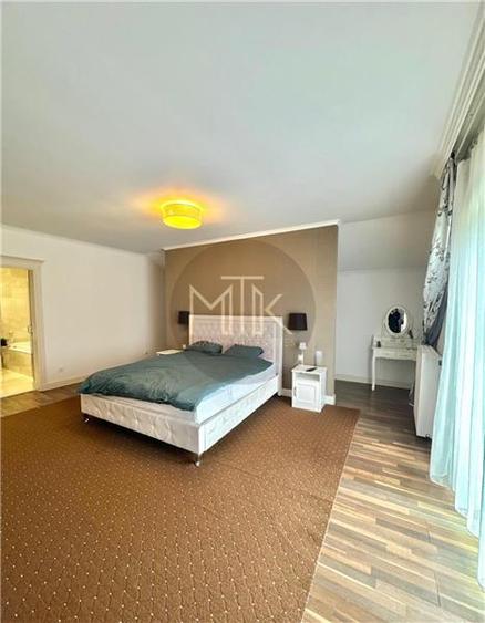 Duplex cu 8 camere cu Canalizare în Iancu Nicolae