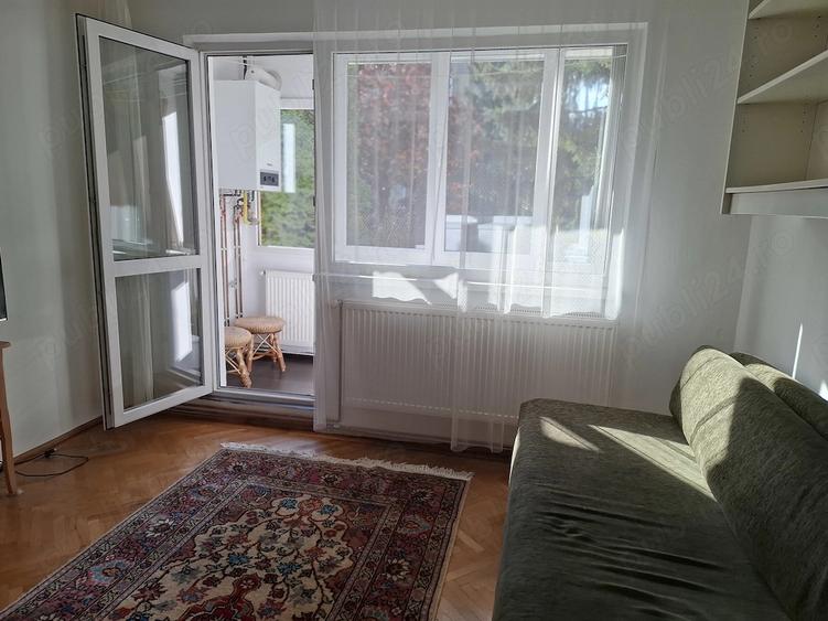 Apartament cu 3 camere semidecomandat, mobilat în Gării