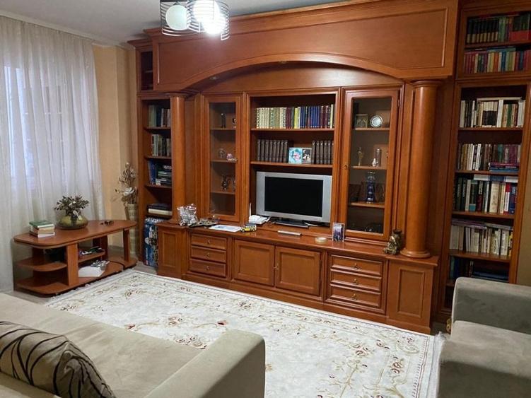 Apartament cu 2 camere decomandat în Casa de Cultură