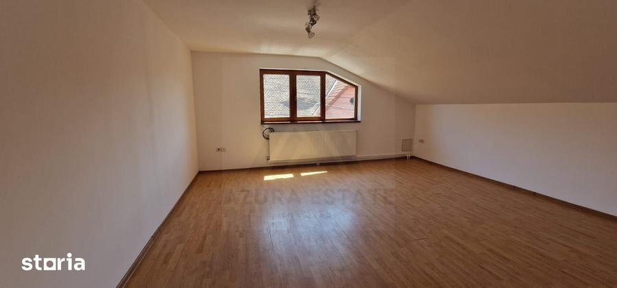 Casă cu 5 camere cu Teren 460 Mp în Trei Stejari