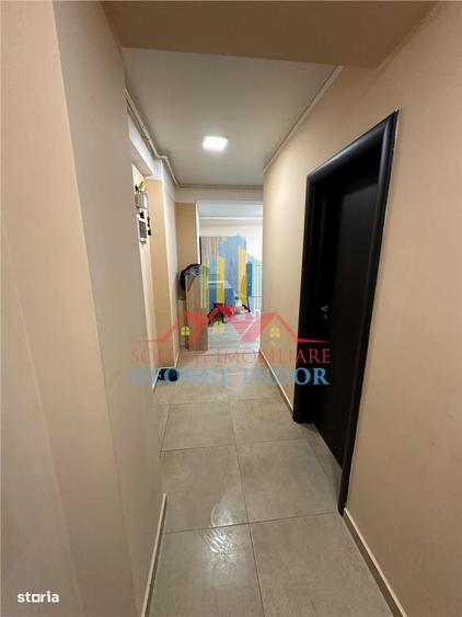 Apartament cu 3 camere decomandat în Roșu